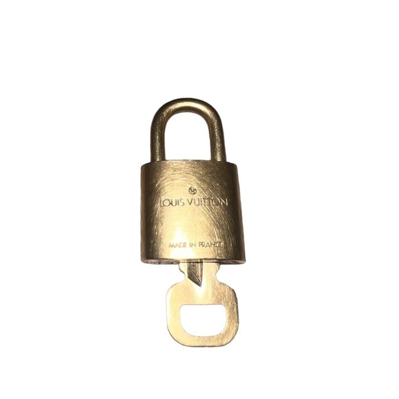 EUC Louis Vuitton Authentic Brass Gold #301 Lock & Key - Picture 6 of 6